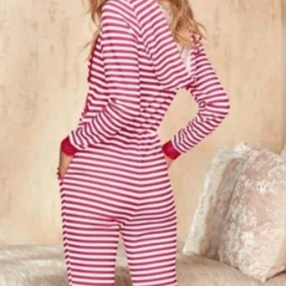 Venus Hoodied Onesie Lounge PJs sz 4 Red White Striped EUC - Picture 2 of 5